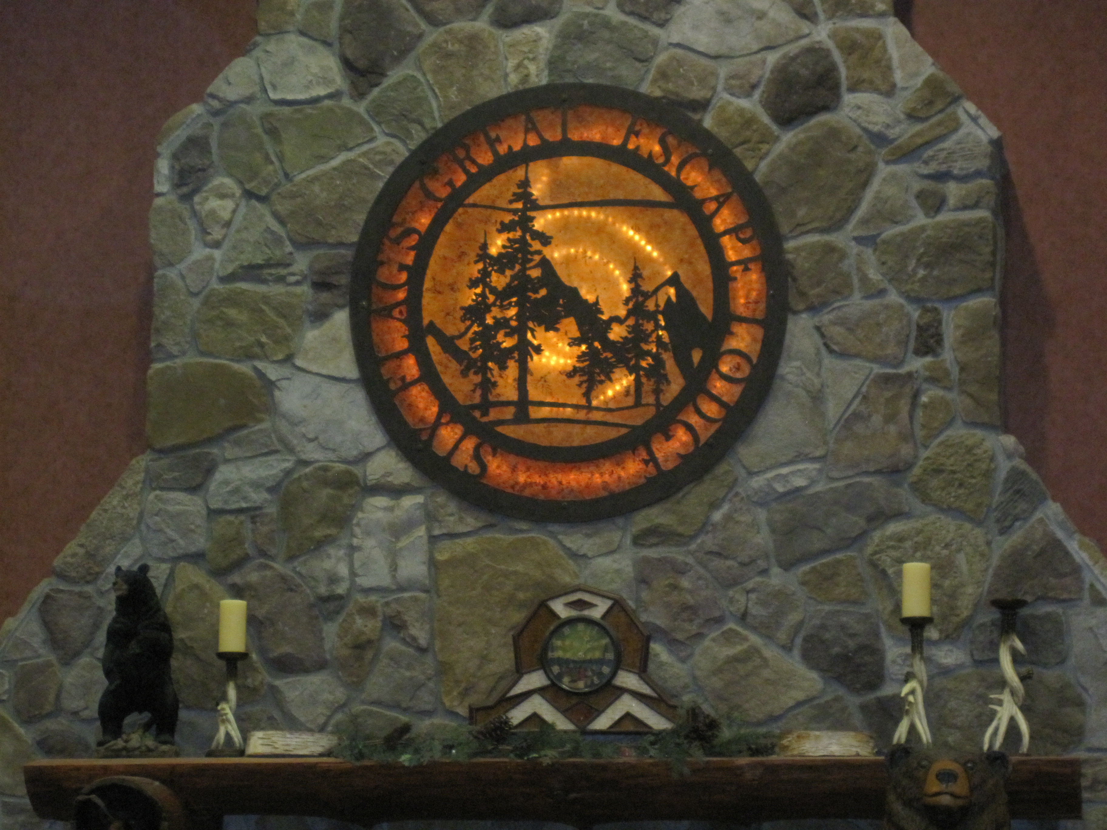 Picture of the mantle in the main lobby of the Great Escape Lodge, Queensbury, NY